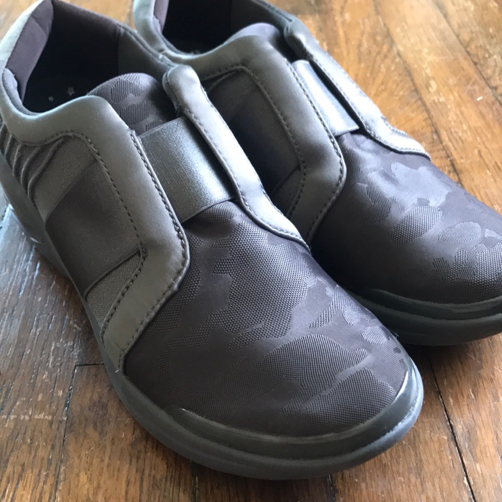 BZees slip-on gray camo wedge sneakers, size 8
